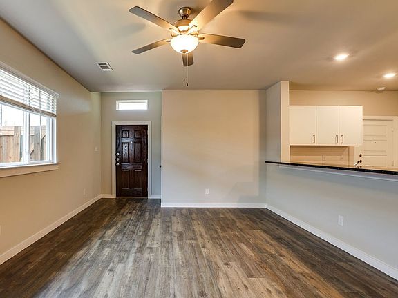 5th image of 661 Blackland Dr