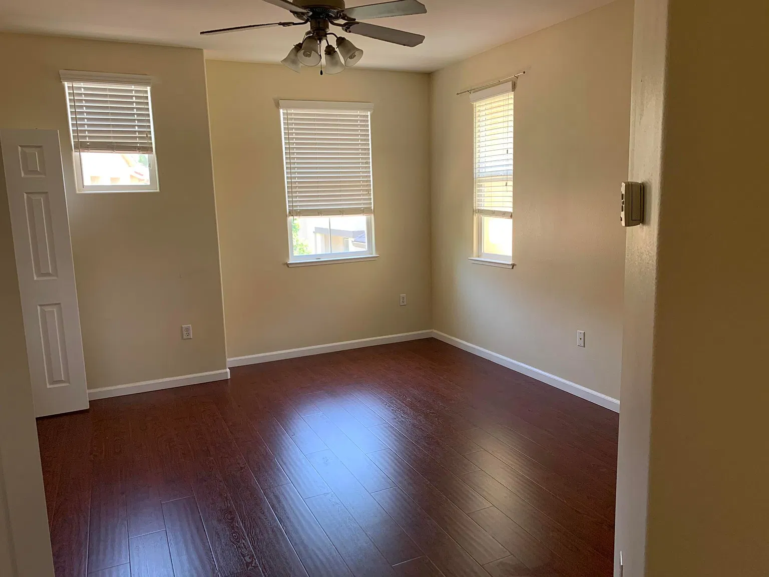 3 bed, 1388 sqft, $2,300 — Photo 2
