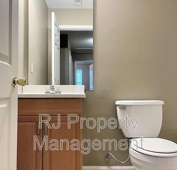 4615 Addington Dr — Photo 16
