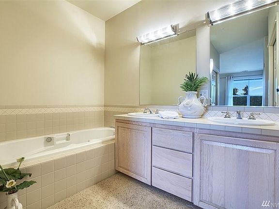 4th image of 10042 Main St APT 205