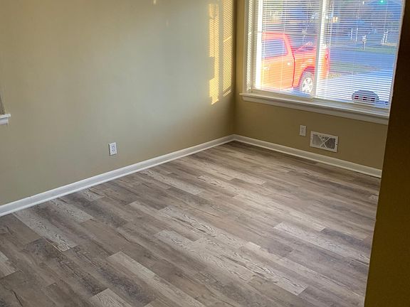 3rd image of 299 Granvil Dr