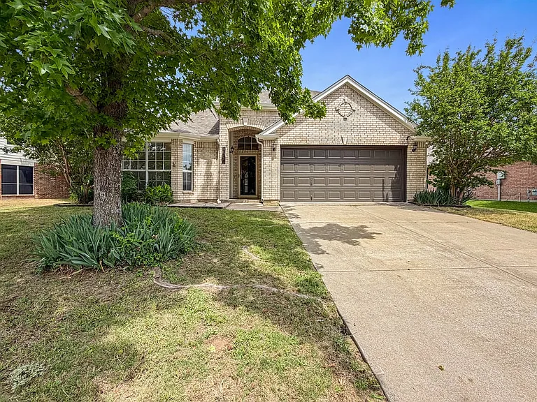 2517 Fairway View Dr — Photo 2