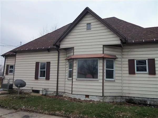 1473 Maple Ave photo 1