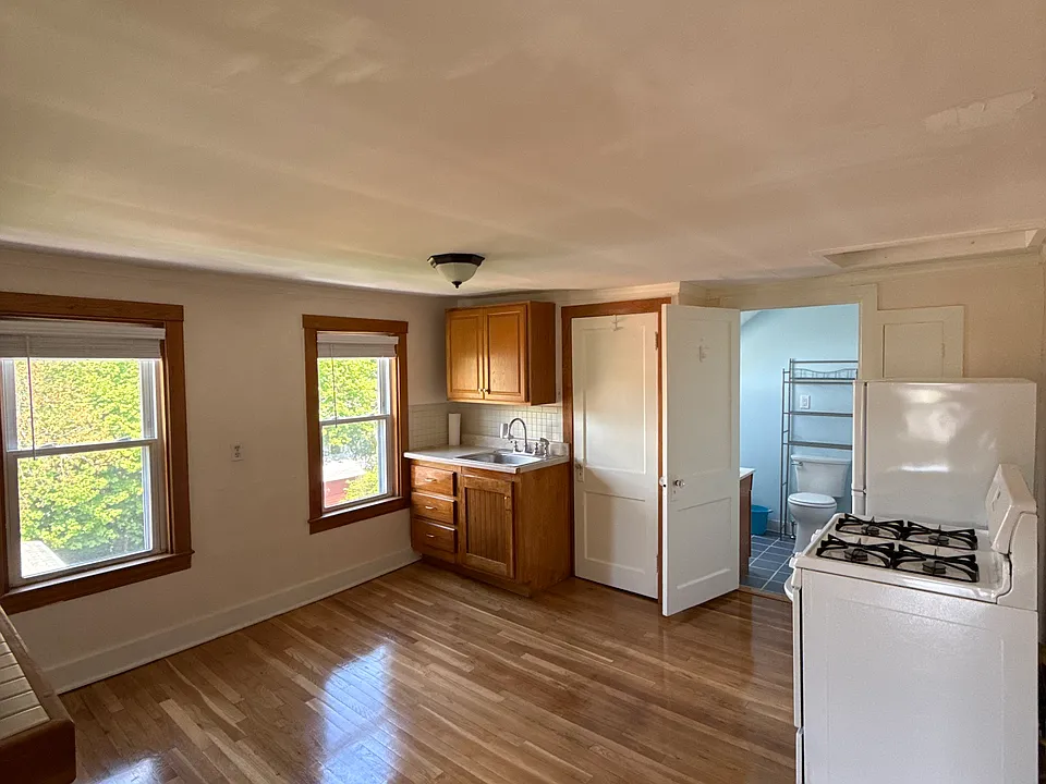 111 Bartlett Ave #3