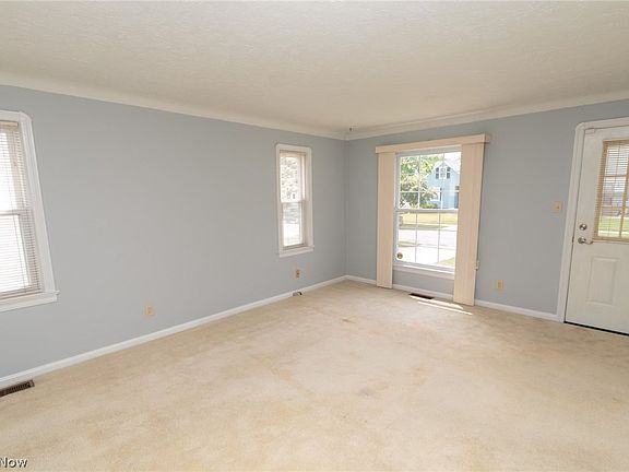 5th image of 13405 Thraves Ave