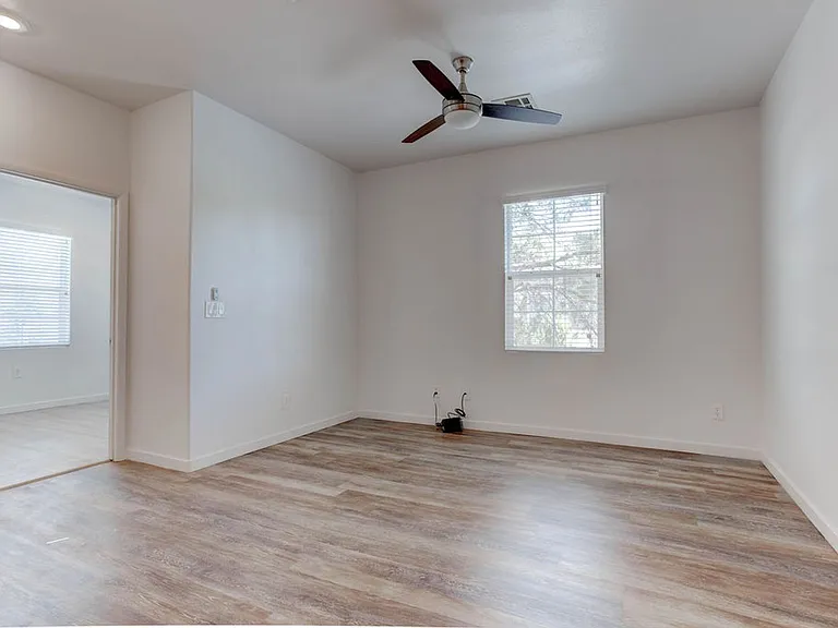 2049 Rockburne St — Photo 13