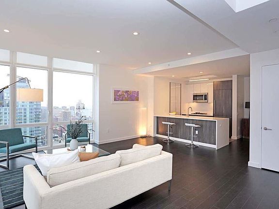 3rd image of 42 W 33rd St #10BS