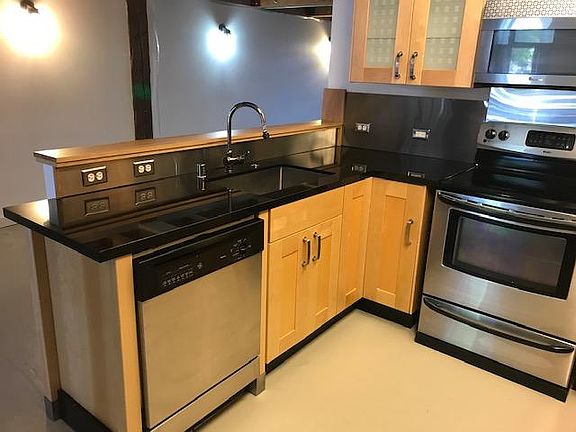 3rd image of 910 22nd Ave Unit 4