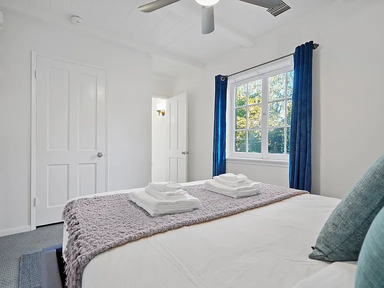 23057 Sylvan St — Photo 12