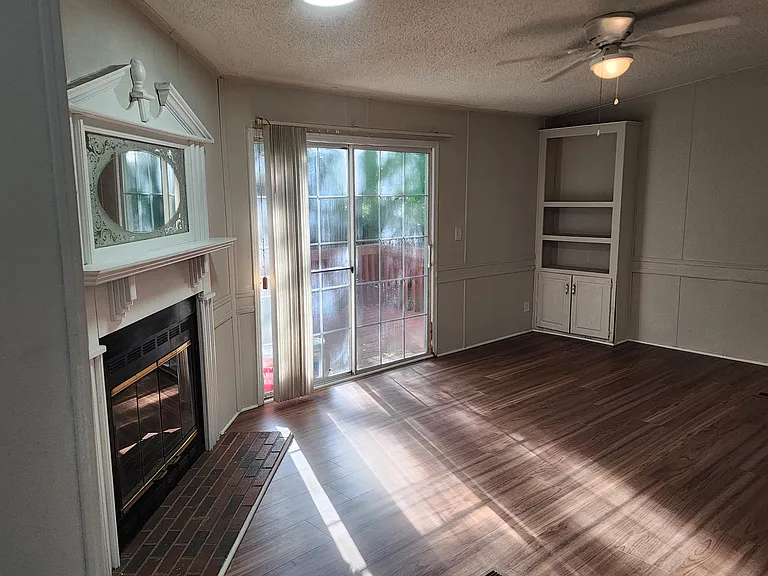 1241 Shannonbrook Ln — Photo 12