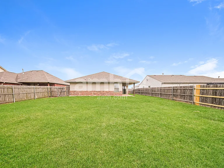 1608 Ginger Ave — Photo 16