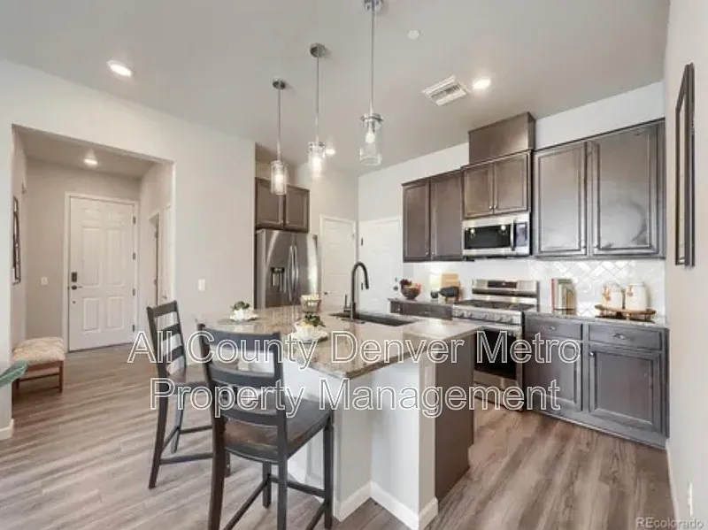3 bed, 2.0 bath, 1252 sqft, $2,595 — Photo 3