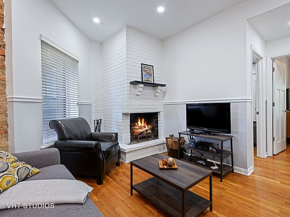 3rd image of 2949 N Sheffield Ave #2
