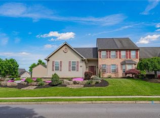 1998 Rolling Meadow Dr, Macungie, PA 18062