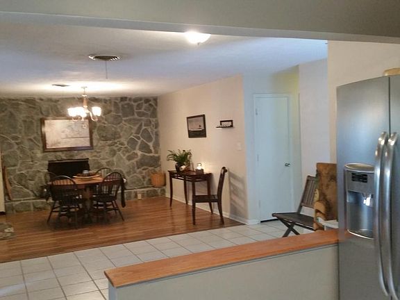 5th image of 351 S Lakeside Dr
