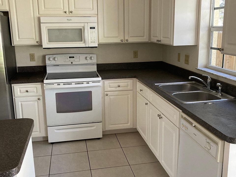 Kitchen with island