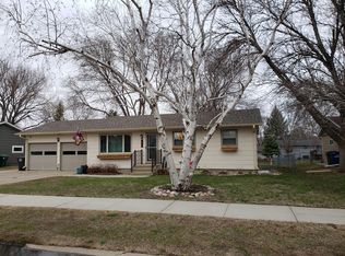 612 E 13th Ave, Mitchell, SD 57301