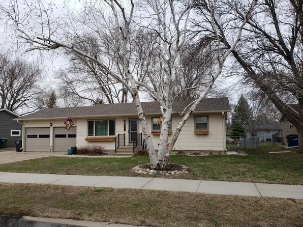 612 E 13th Ave, Mitchell, SD 57301