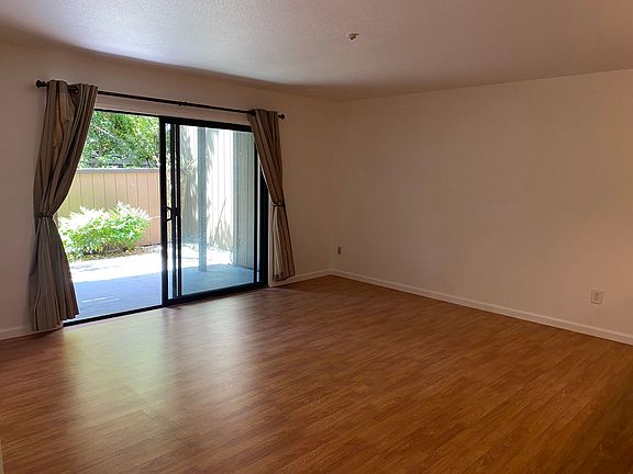 2nd image of 54 Creek Ct