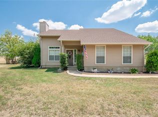 1100 N 1st St, Jarrell, TX 76537