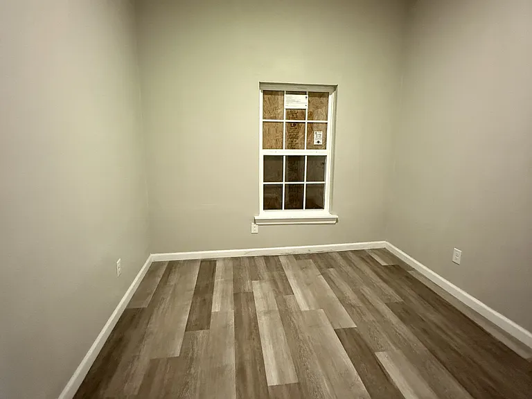 315 Avenue U — Photo 4
