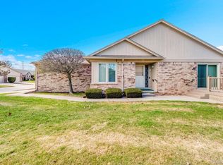 19059 Fortuna Dr S, Clinton Township, MI 48038