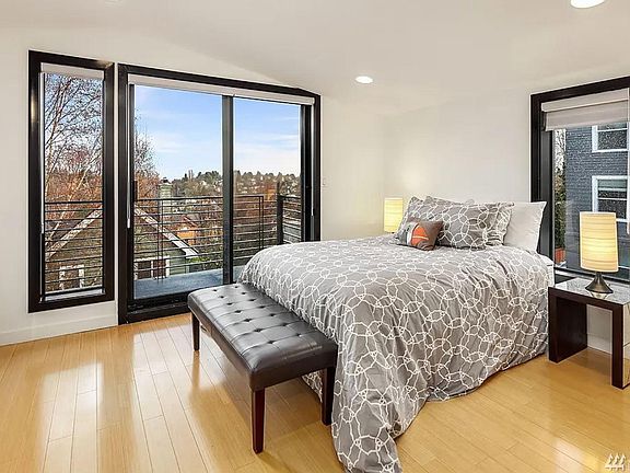5th image of 128 24th Ave E Unit A
