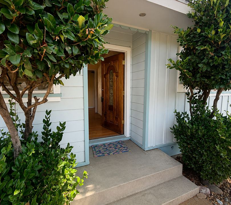 1st image of 933 Laurel Rd