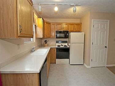 3rd image of 308 Bellford Ct