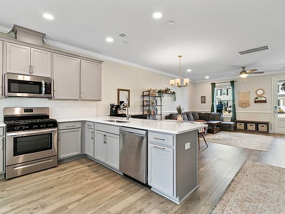 5th image of 511 Green Fern Dr