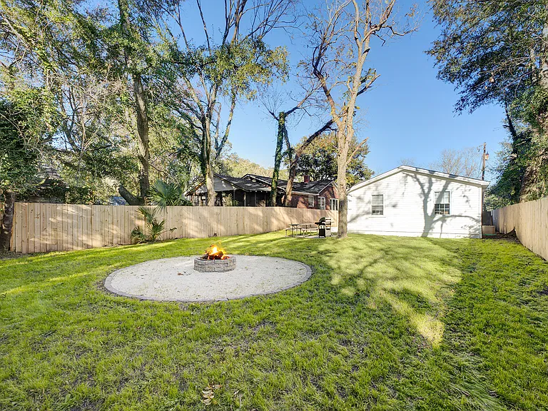 4731 Spruce St — Photo 15