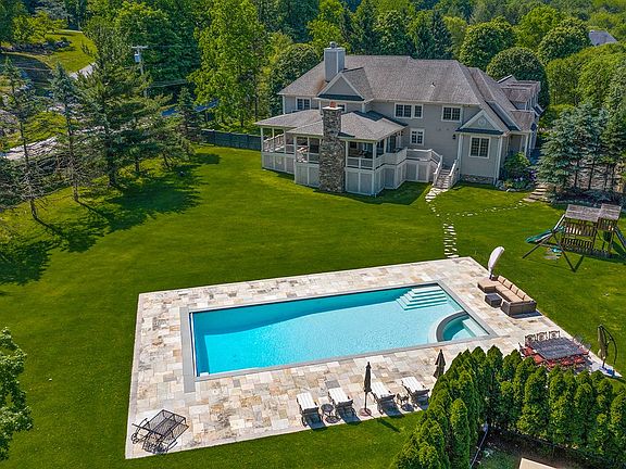 4th image of 2 Henker Farm Ln