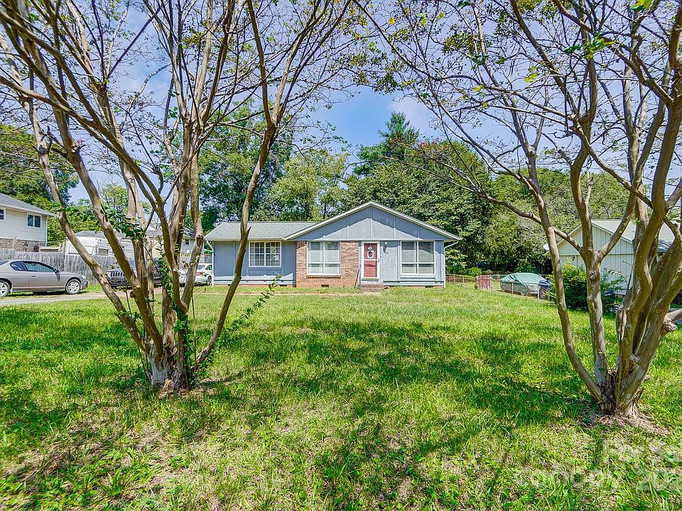 1st image of 300 King Henry Ln