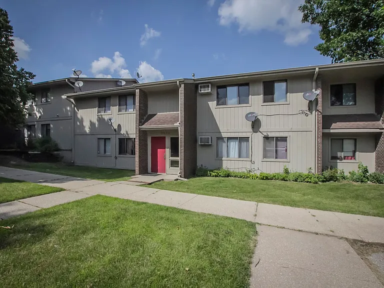 Perry Pointe Place — Photo 1