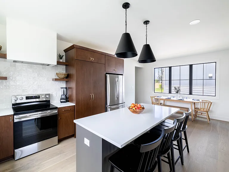2020 Columbia Ave — Photo 8