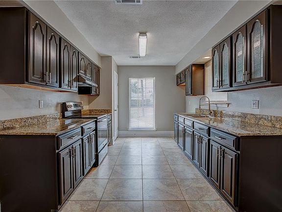 3rd image of 506A Aline St