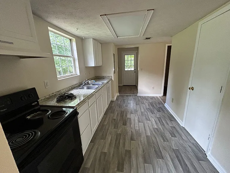 190 Susie Pl — Photo 6