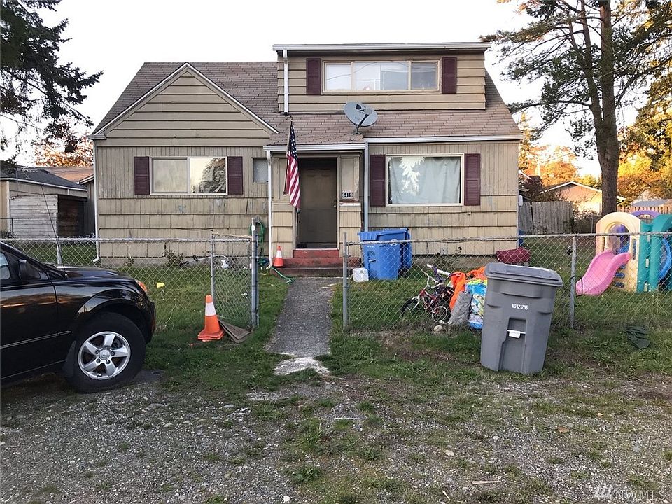 Front view of home with fenced yard. Current tenants moving end of November