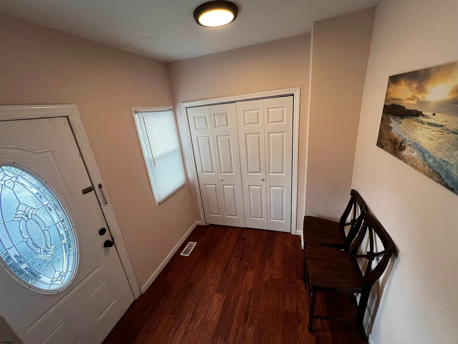 3 bed, 1.0 bath, 1080 sqft, $2,400 — Photo 2