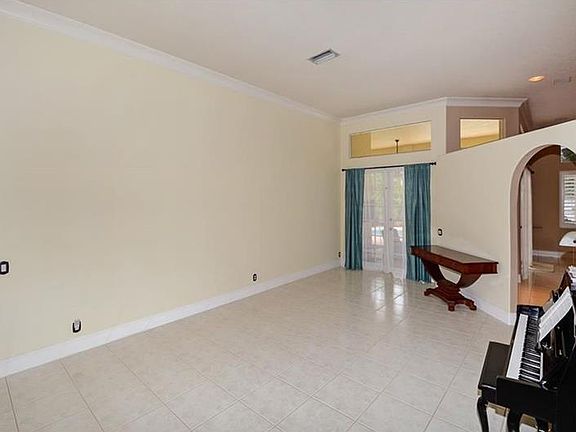 3rd image of 612 Heritage Dr