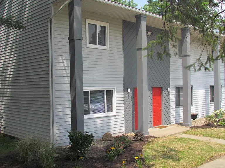 240 Collier Dr — Photo 10