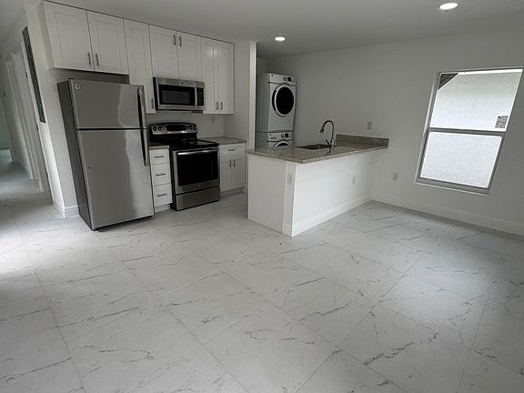 2nd image of 4708 Weymouth St