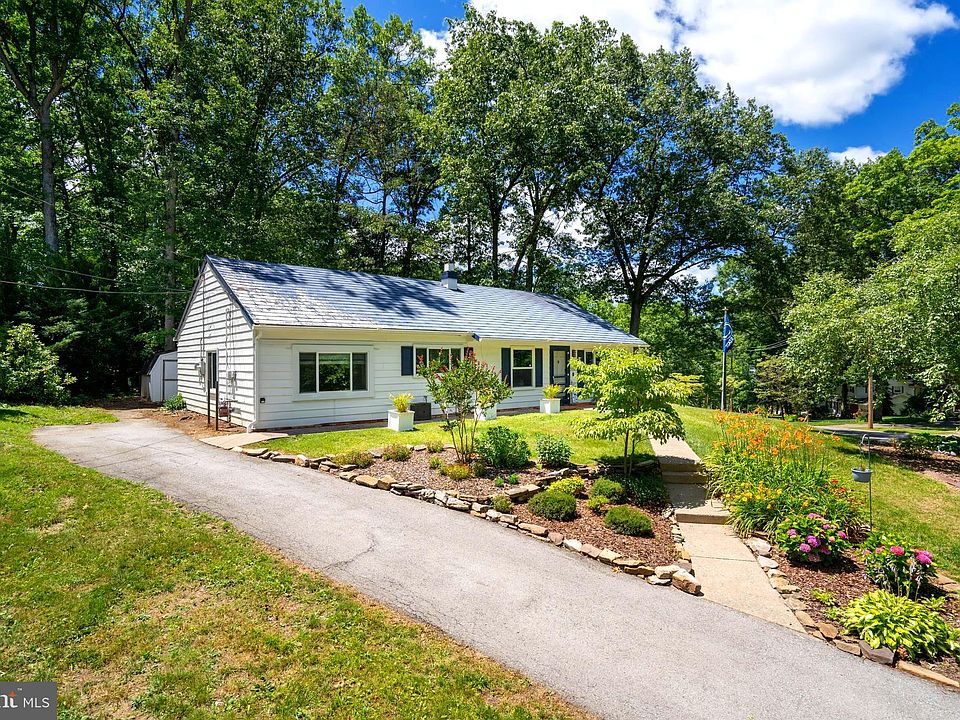 1st image of 2042 N Oak Ln