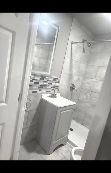 3764 S La Salle Ave — Photo 3
