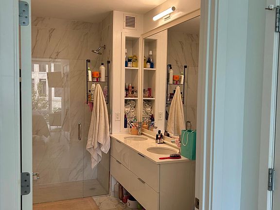 3rd image of 2235 N Lincoln Ave #209