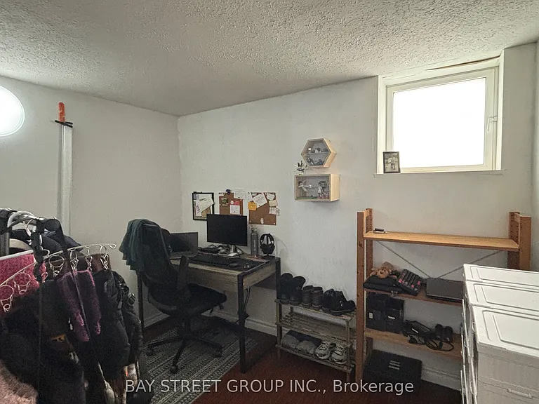 1242 McBride Ave #1 — Photo 2