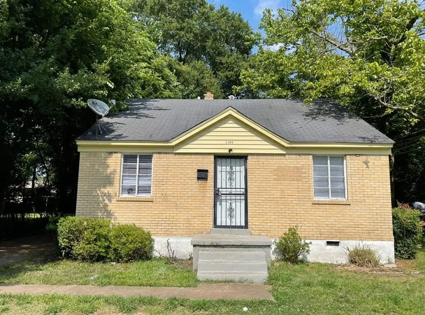 Spacious 3-Bedroom Memphis Home with Large Family Room — Photo 1