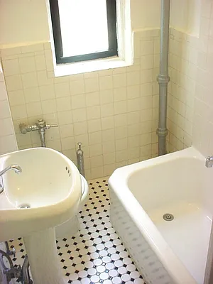 Rented by Bohemia Realty Group | media 32