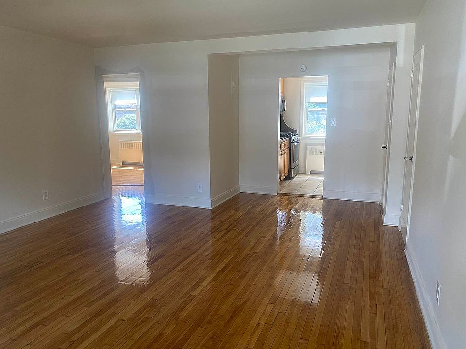 1st image of 440 Howard Ave APT 2A