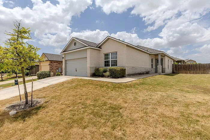 3 bed, 2.0 bath, $2,395 — Photo 2
